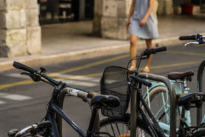 alquilar bicicletas en la calle Gran Canaria-chicas