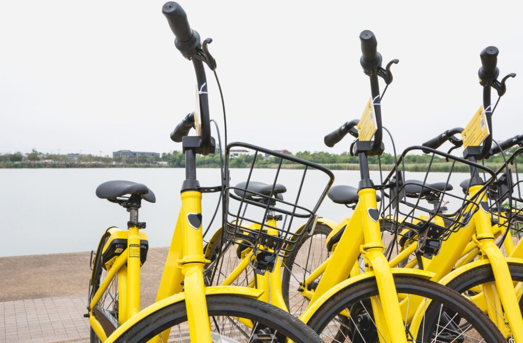 bicis de alquiler en la calle Gran Canaria - playa